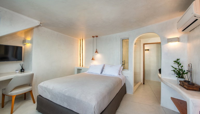 5* Athina Luxury Suites